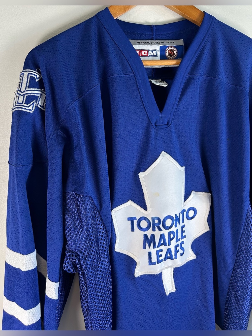 Vintage Toronto Maple Leafs NHL CCM Air-Knit Men’s Hockey Jersey Size XL Y2K - Picture 4 of 14
